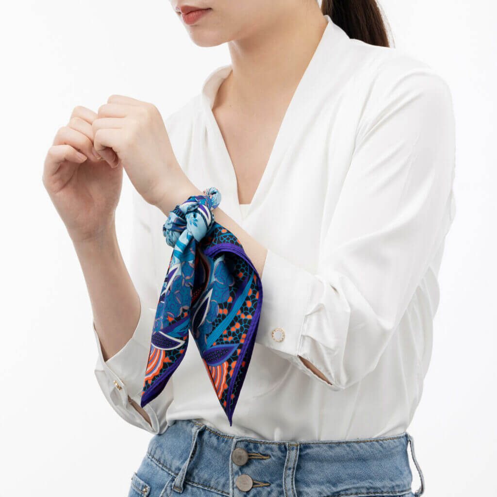How To Use Square Silk Scarf For Curly Hair - Muriersilk